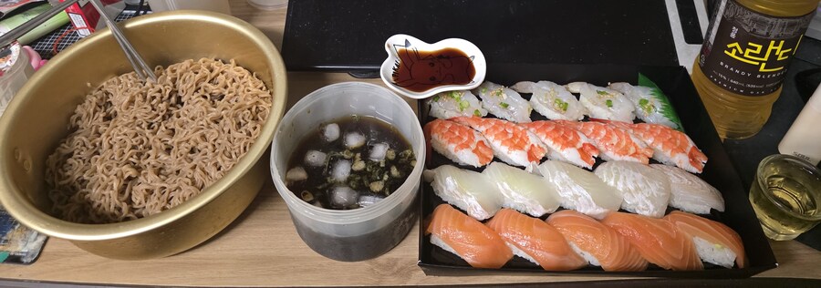 오늘의 혼술상 맥도날드 땡겨서 번화가 다녀옴_1.jpg