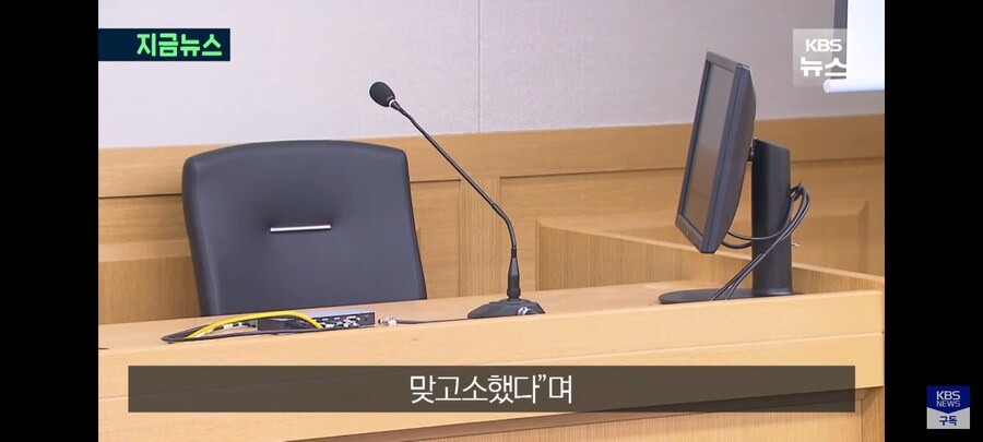 호송 중 여성 피의자에 입맞춤한 경찰.jpg_10.jpg