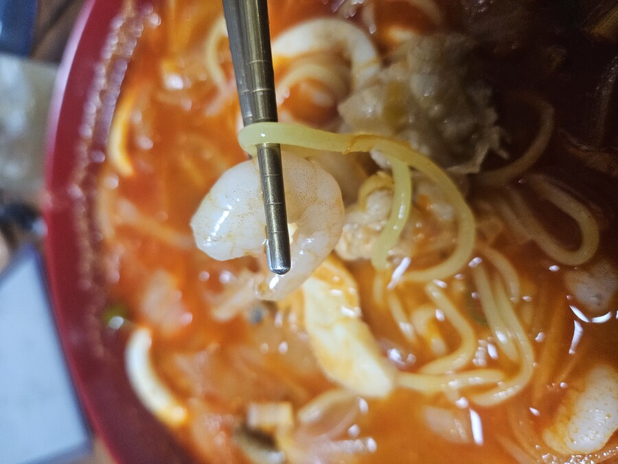 니들 방금 내가 만든 야식 먹으라면 먹어?_6.jpg