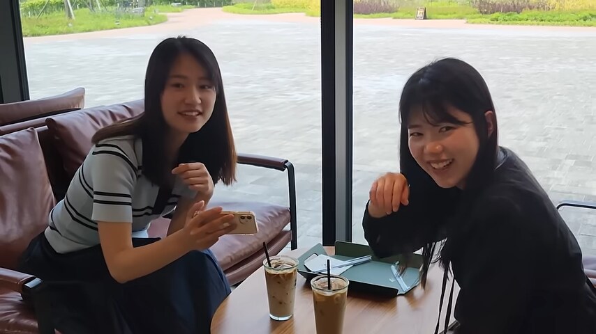 충주맨 : ㅅㅂ 왜 카페 홍보해 주냐고 ㅈㄹ좀 그만하라고!!!_1.png