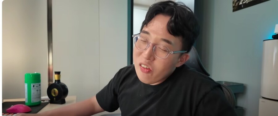 본격적으로 치킨 먹을 준비하는 IT유투버 잇섭_1.jpg