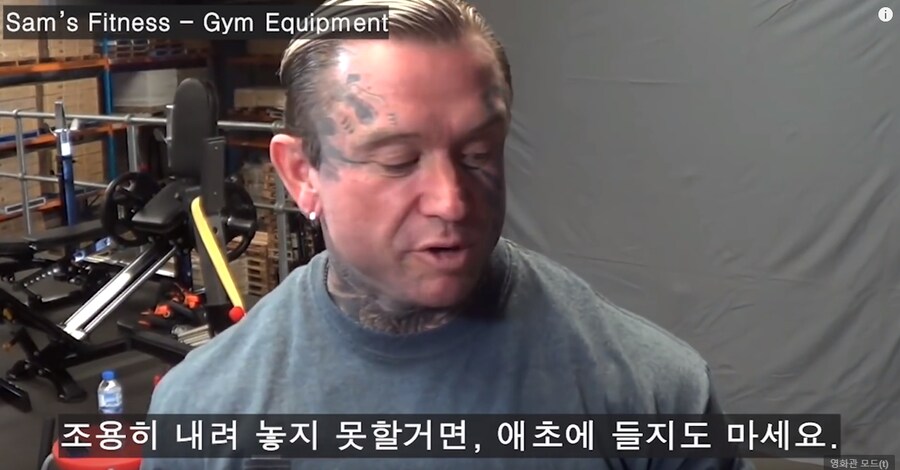 ??? : 대체 헬스장에서 왜 기구를 던지는거임?_2.jpg