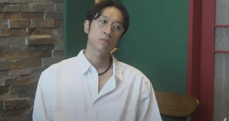 빽가 정색 표정이 이거 실사화 같다고..?_1.jpg