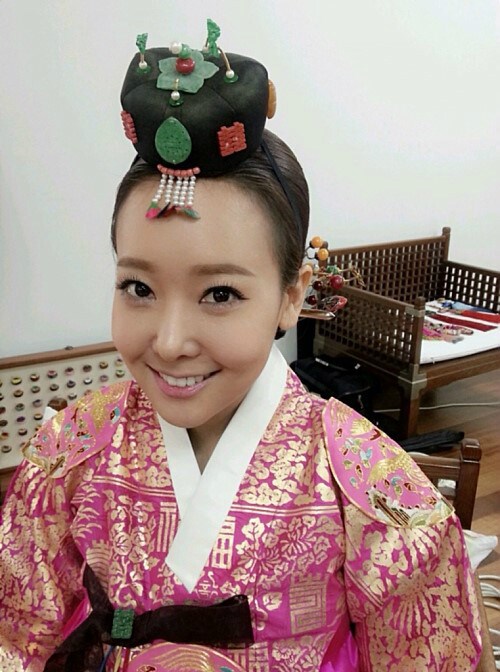케이팝)루미 머리 모양 고증이 이건가 본데_1.png
