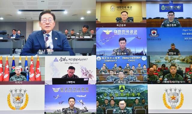 속보) 전군 지휘관 회의... 우리 중에 스파이가 있는거 같아...jpg_1.jpg