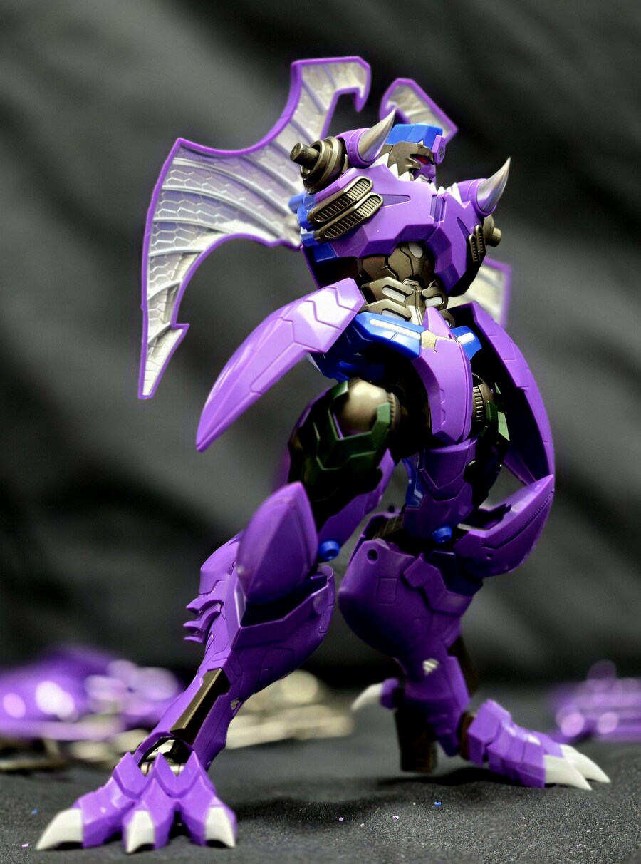 풍뢰모형비스트 메가트론 조립중