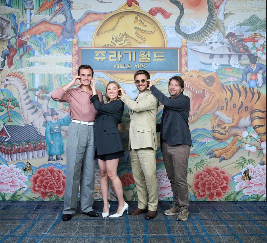 한국화 일러스트레이터 광광 작가님의 쥬라기월드 포토월_3.jpg