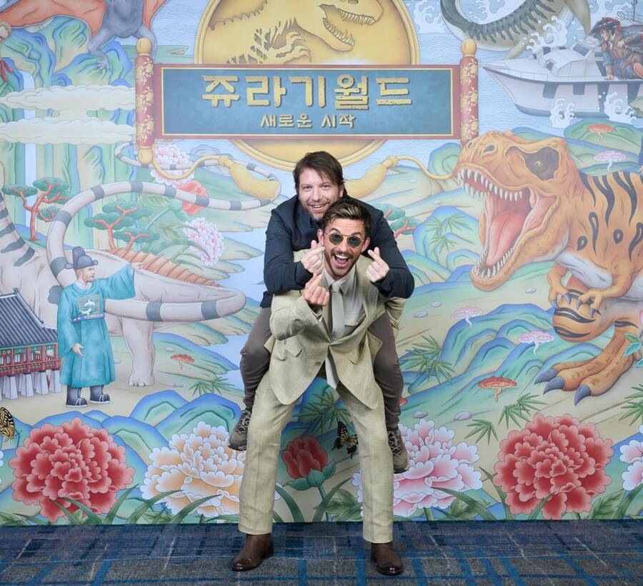 한국화 일러스트레이터 광광 작가님의 쥬라기월드 포토월_8.jpg