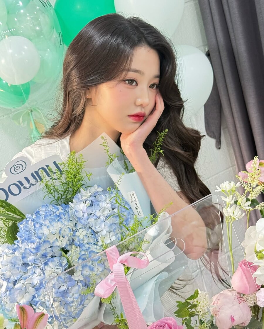 장원영 인스타에 올라온 사진.jpg_1.jpg