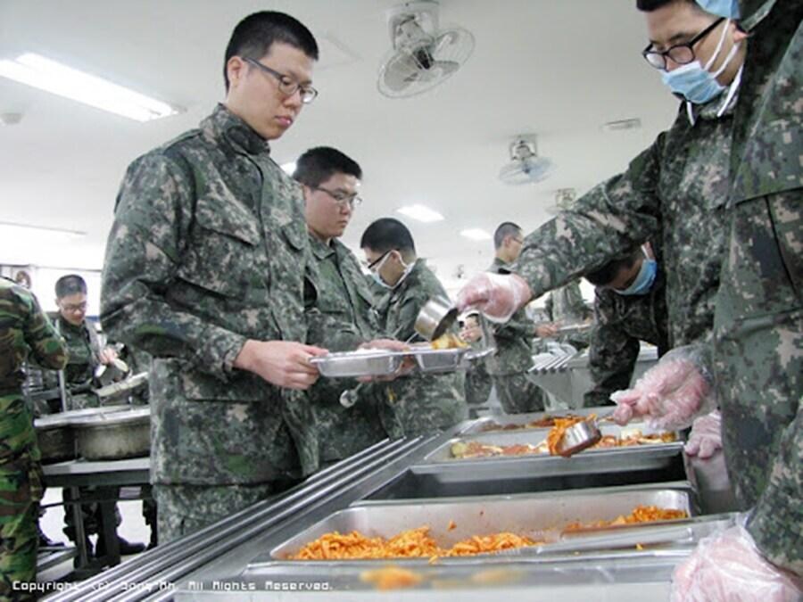 pic)요즘 20대 남성들이 줄을 서능 햄버거_2.png