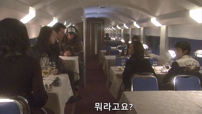 식사 도중에 도촬당한 여자 모델_15.jpg