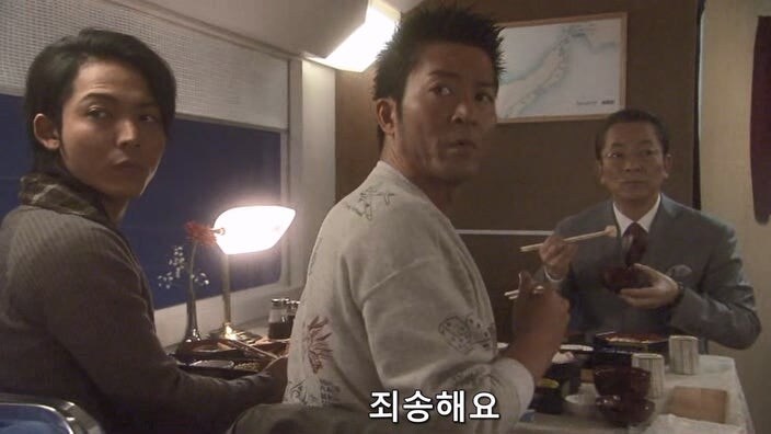 식사 도중에 도촬당한 여자 모델_16.jpg