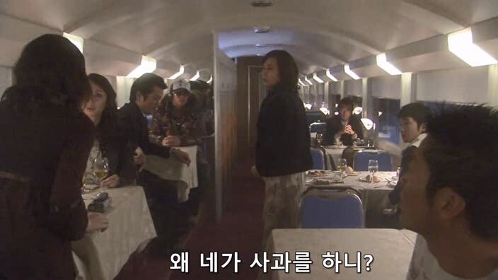 식사 도중에 도촬당한 여자 모델_17.jpg