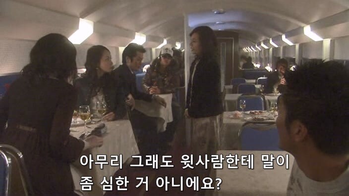 식사 도중에 도촬당한 여자 모델_18.jpg