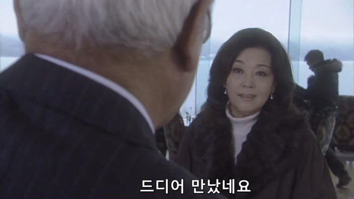 자기 가족을 죽인 남자와 33년 만에 조우한 여자_3.jpg