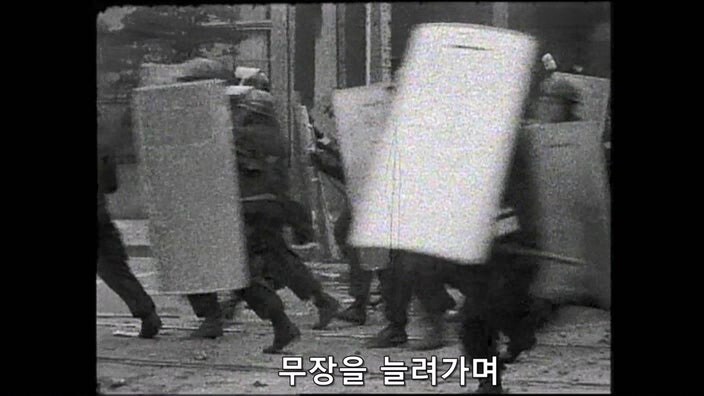 자기 가족을 죽인 남자와 33년 만에 조우한 여자_18.jpg