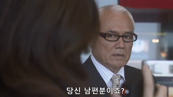 자기 가족을 죽인 남자와 33년 만에 조우한 여자_29.jpg