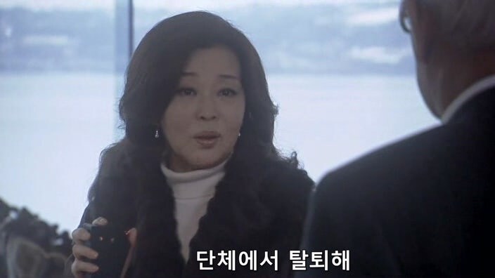 자기 가족을 죽인 남자와 33년 만에 조우한 여자_52.jpg
