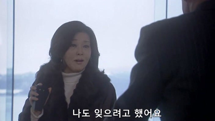 자기 가족을 죽인 남자와 33년 만에 조우한 여자_59.jpg