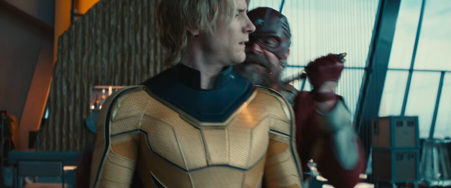 MCU) (스포) 엄청나게 살벌하게 싸우는 레드 가디언_7.jpg