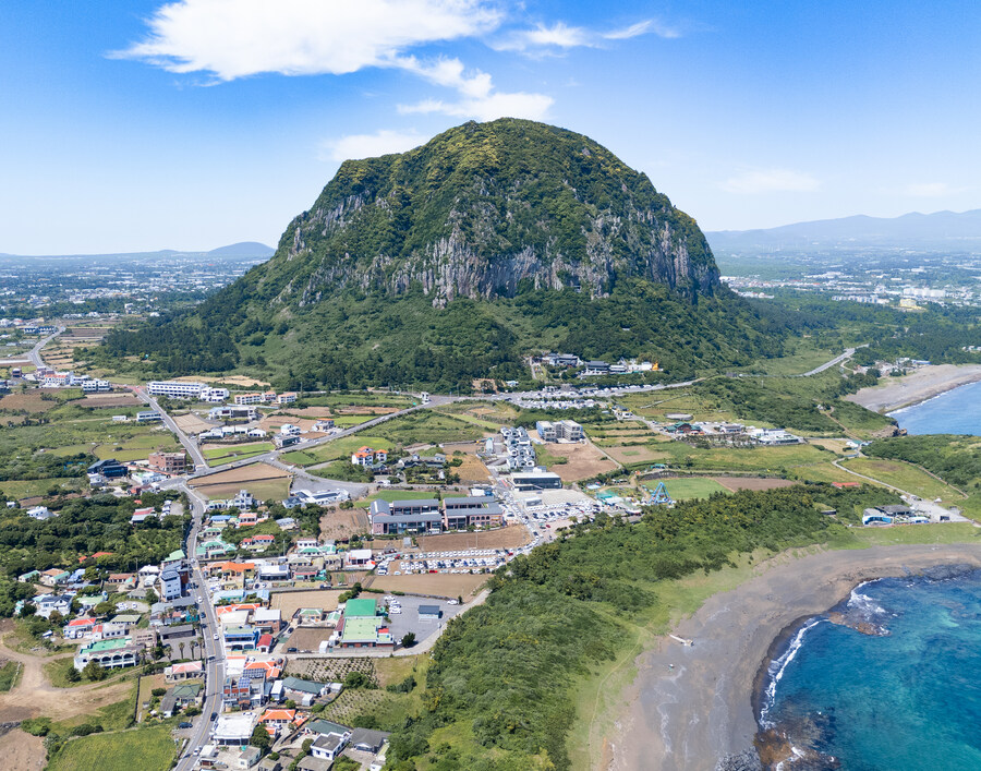 산방산 드론샷_1.jpg