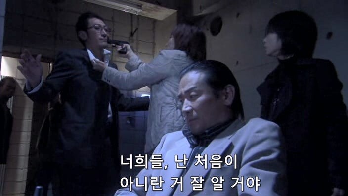 교도소에서 탈옥한 여죄수들을 쫓는 형사들_8.jpg