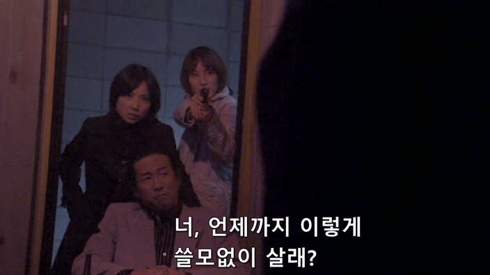 교도소에서 탈옥한 여죄수들을 쫓는 형사들_11.jpg