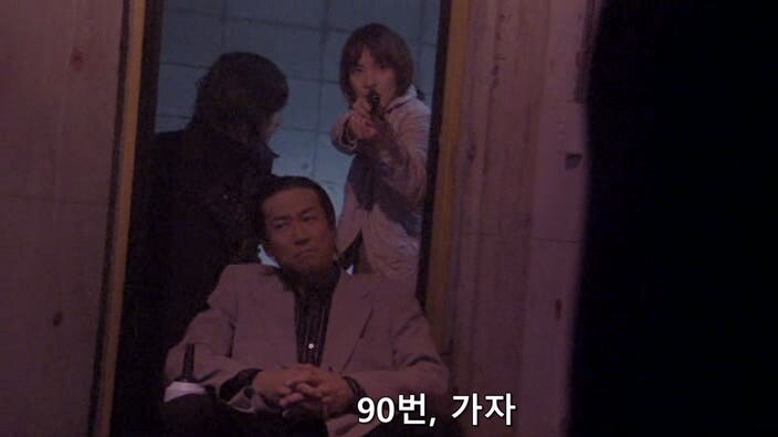 교도소에서 탈옥한 여죄수들을 쫓는 형사들_13.jpg