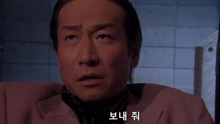 교도소에서 탈옥한 여죄수들을 쫓는 형사들_15.jpg