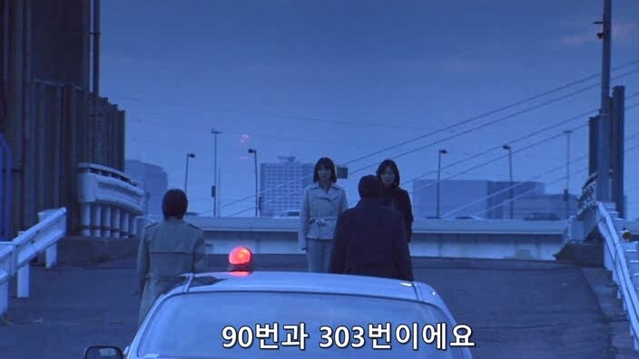 교도소에서 탈옥한 여죄수들을 쫓는 형사들_17.jpg