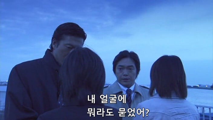 교도소에서 탈옥한 여죄수들을 쫓는 형사들_19.jpg