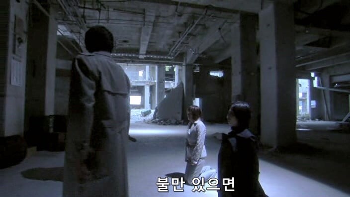 교도소에서 탈옥한 여죄수들을 쫓는 형사들_25.jpg