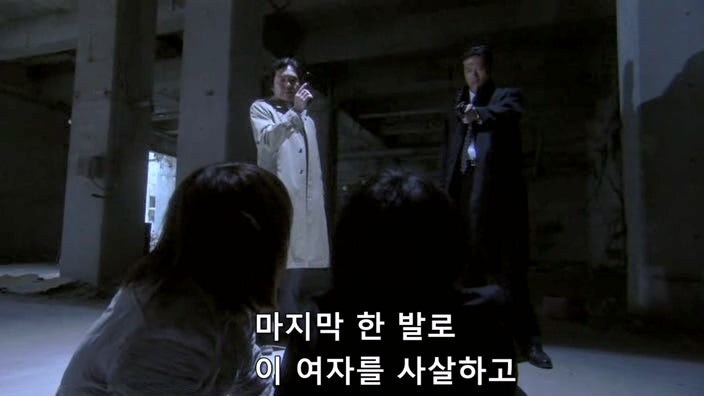 교도소에서 탈옥한 여죄수들을 쫓는 형사들_32.jpg