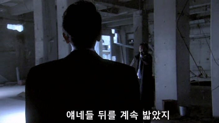 교도소에서 탈옥한 여죄수들을 쫓는 형사들_37.jpg
