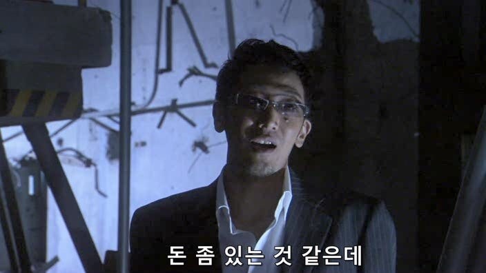 교도소에서 탈옥한 여죄수들을 쫓는 형사들_39.jpg
