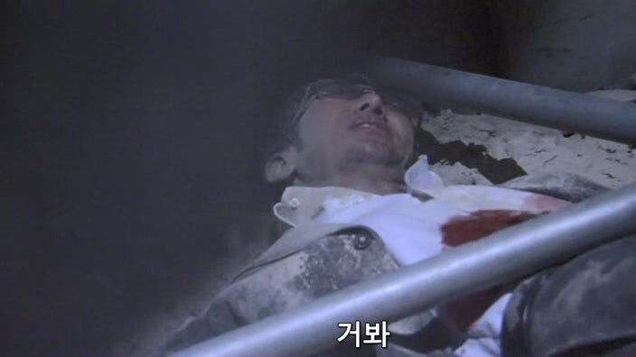 교도소에서 탈옥한 여죄수들을 쫓는 형사들_53.jpg