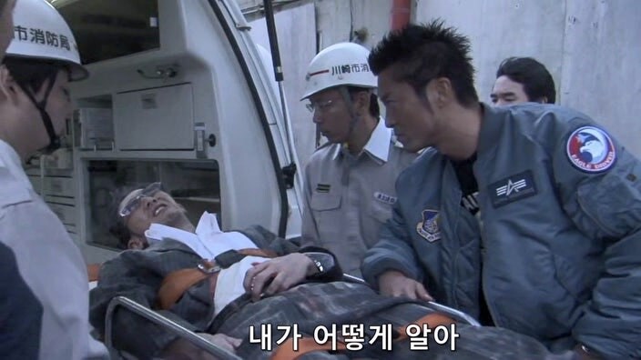 교도소에서 탈옥한 여죄수들을 쫓는 형사들_59.jpg