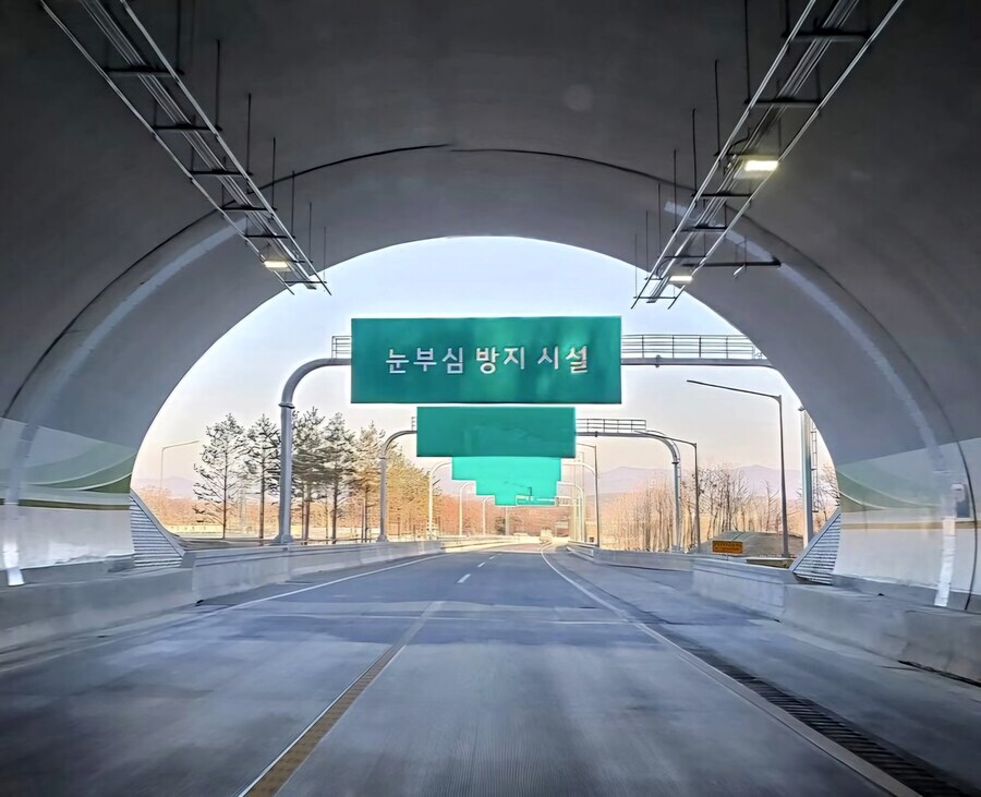 "터널 출구 부분이 특정 시간대에 너무 역광이 심한데..."_4.jpg