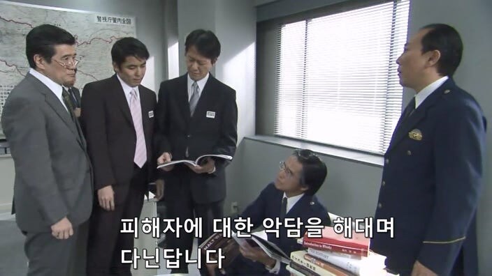입만 열면 적을 양산해냈던 위스키 평론가가 살해당했다_11.jpg