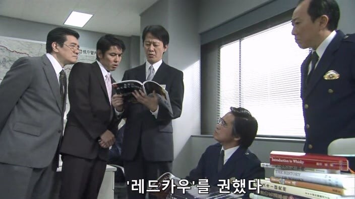 입만 열면 적을 양산해냈던 위스키 평론가가 살해당했다_16.jpg