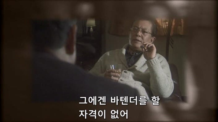 바를 운영하는 사장님이 평론가를 때려죽인 이유_15.jpg