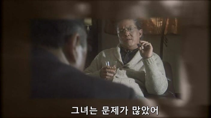 바를 운영하는 사장님이 평론가를 때려죽인 이유_18.jpg