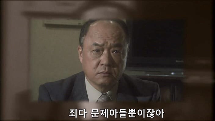 바를 운영하는 사장님이 평론가를 때려죽인 이유_24.jpg