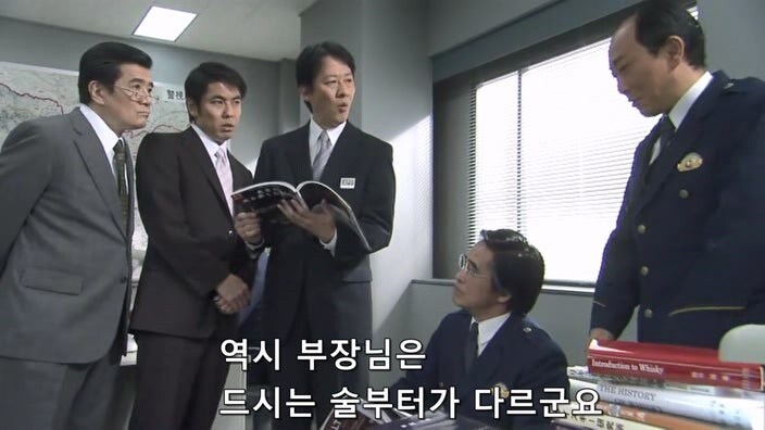 여자 바텐더를 술주정뱅이 폐인으로 만들어버린 악질 평론가_12.jpg