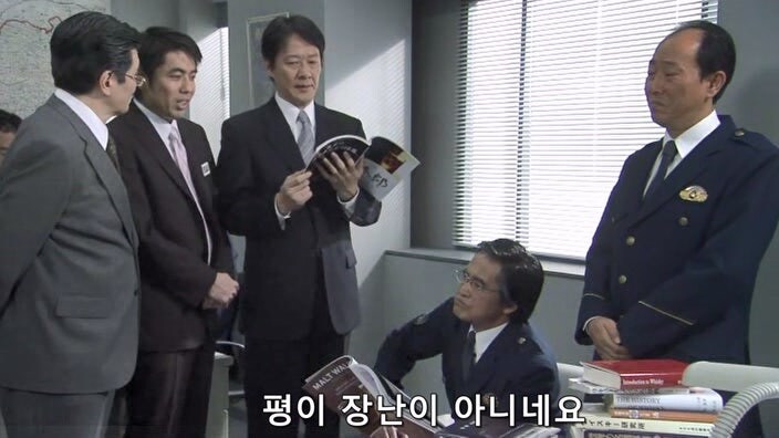 여자 바텐더를 술주정뱅이 폐인으로 만들어버린 악질 평론가_22.jpg