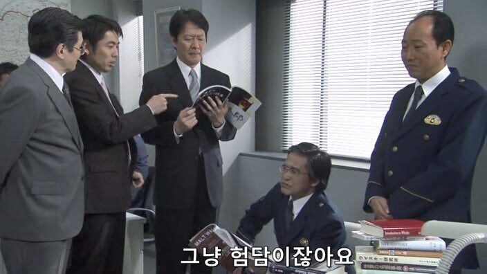 여자 바텐더를 술주정뱅이 폐인으로 만들어버린 악질 평론가_23.jpg