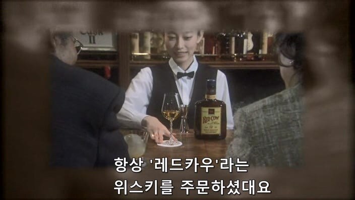 여자 바텐더를 술주정뱅이 폐인으로 만들어버린 악질 평론가_29.jpg