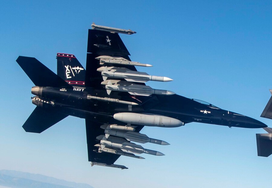 F-18 전투기의 음란한 비밀_2.jpg