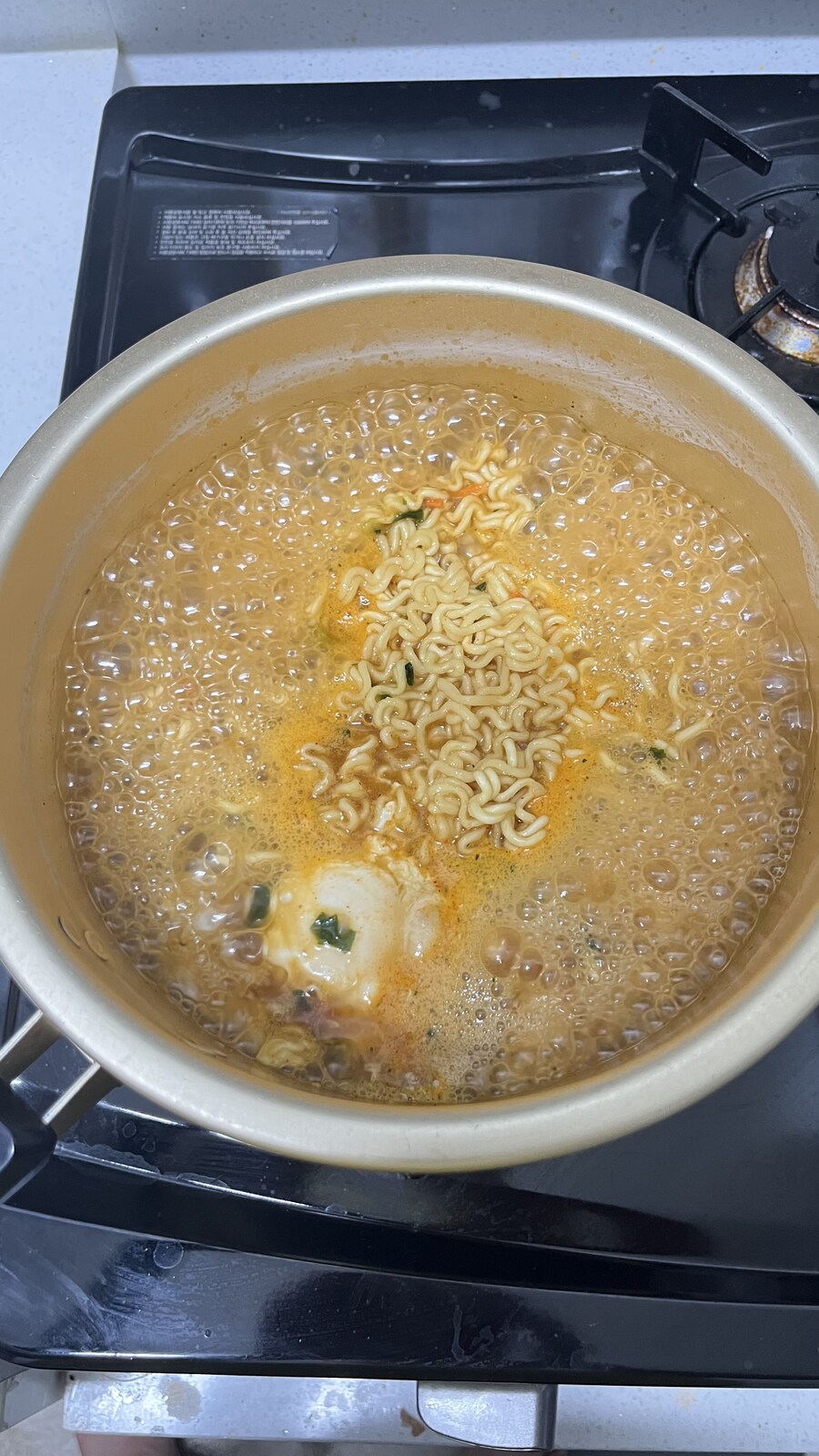 라면 끓이는중_1.jpg