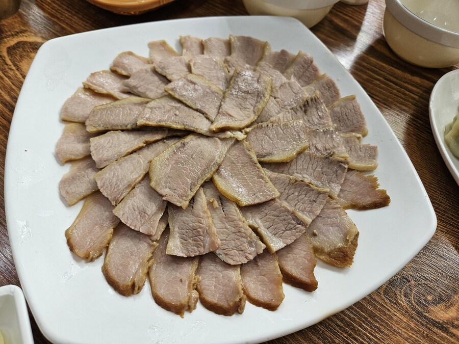 맛있는 항정살 수육을 먹을수 있는 경남 김해 젤미가야밀면_8.jpg